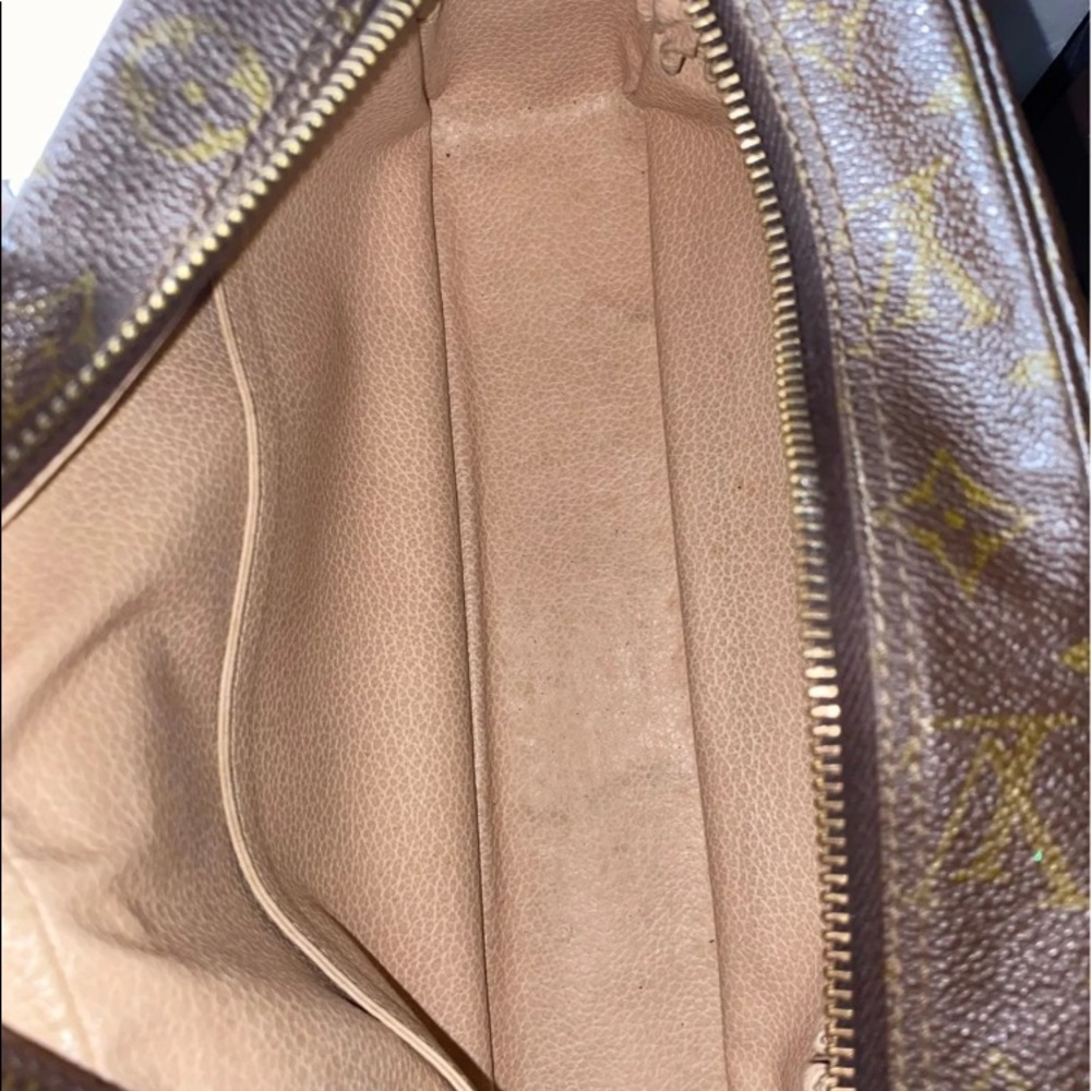 SOLDAuthentic Louis Vuitton Monogram Toilette 28 Cosmetic Bag - Picture 7 of 12